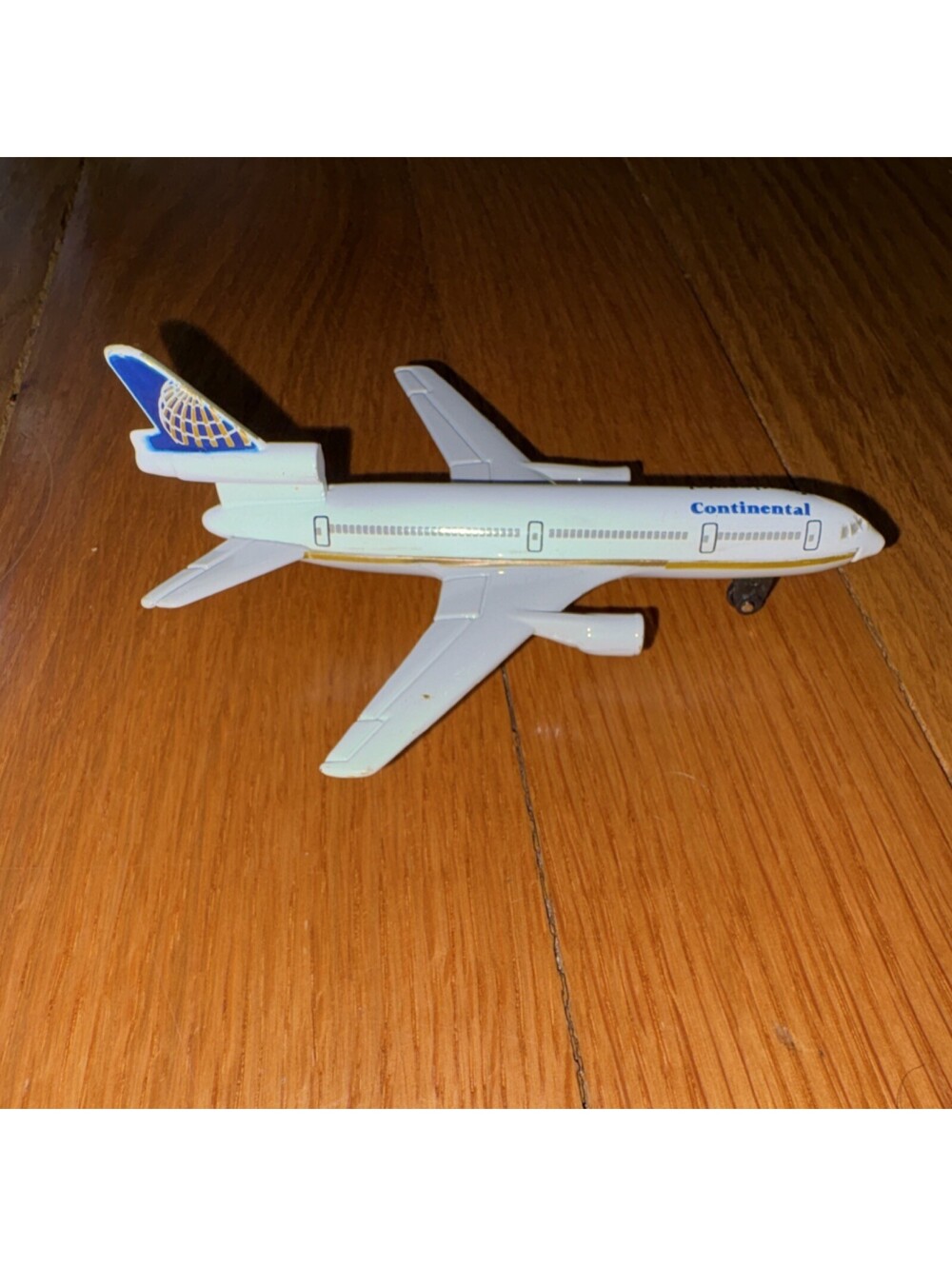 Continental Diecast Commercial Airliner White/Blue/Gold Toy Model